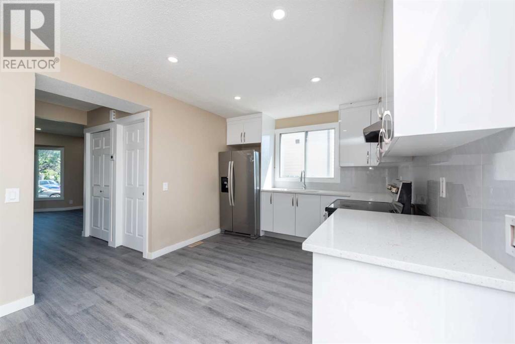 Single Family House for Sale in  Pineson Place Pineridge Calgary 