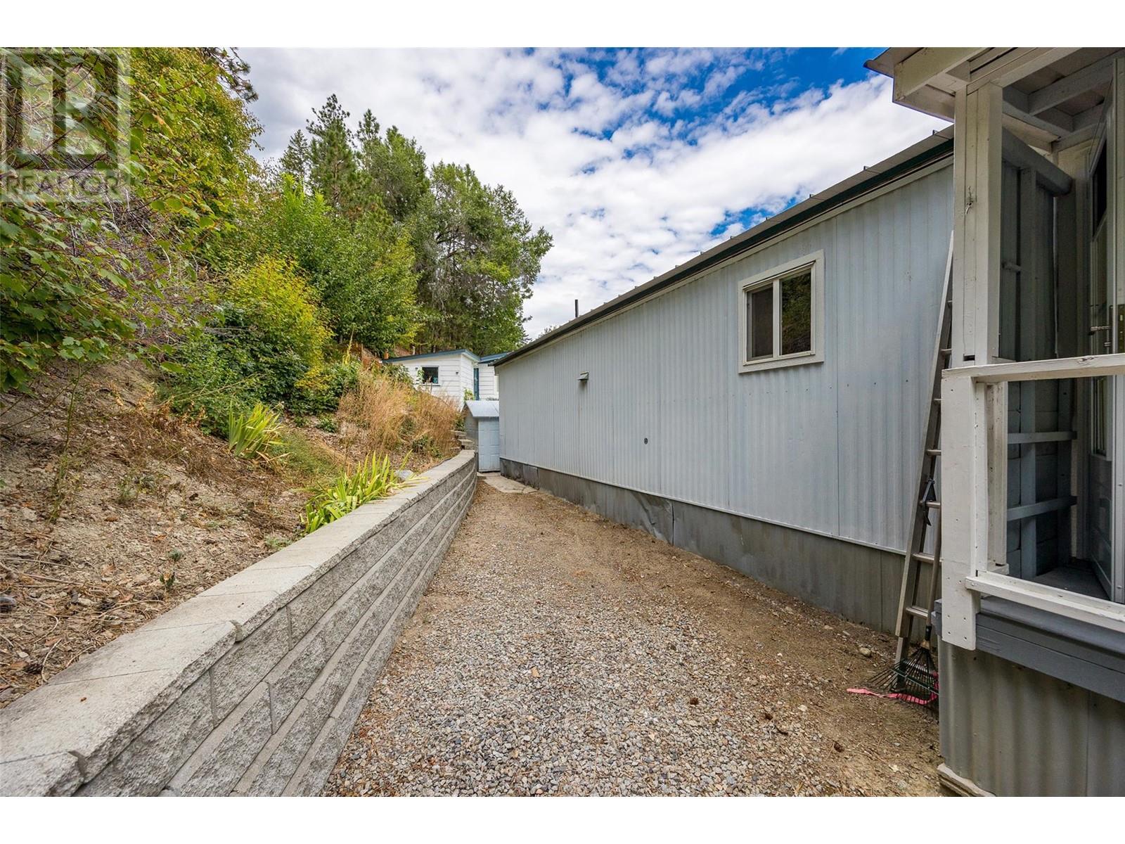 32 6711 Highway 97 Other South, Peachland