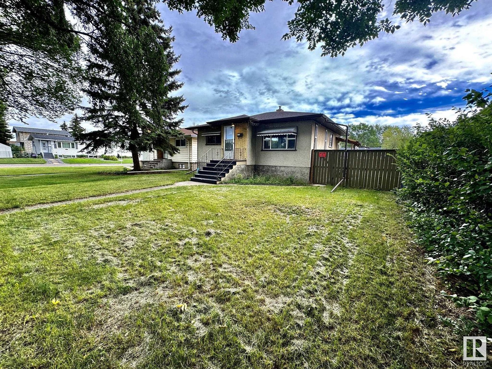 Single Family House Raised bungalow for Sale in   ST NW Edmonton 