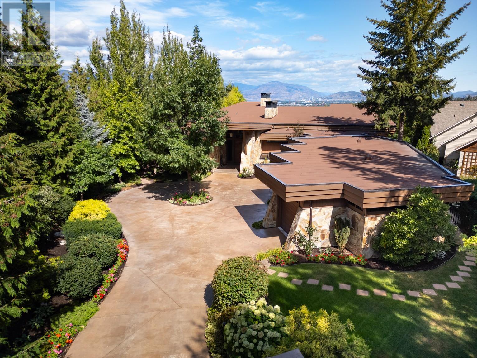  704 Barnaby Road, Kelowna