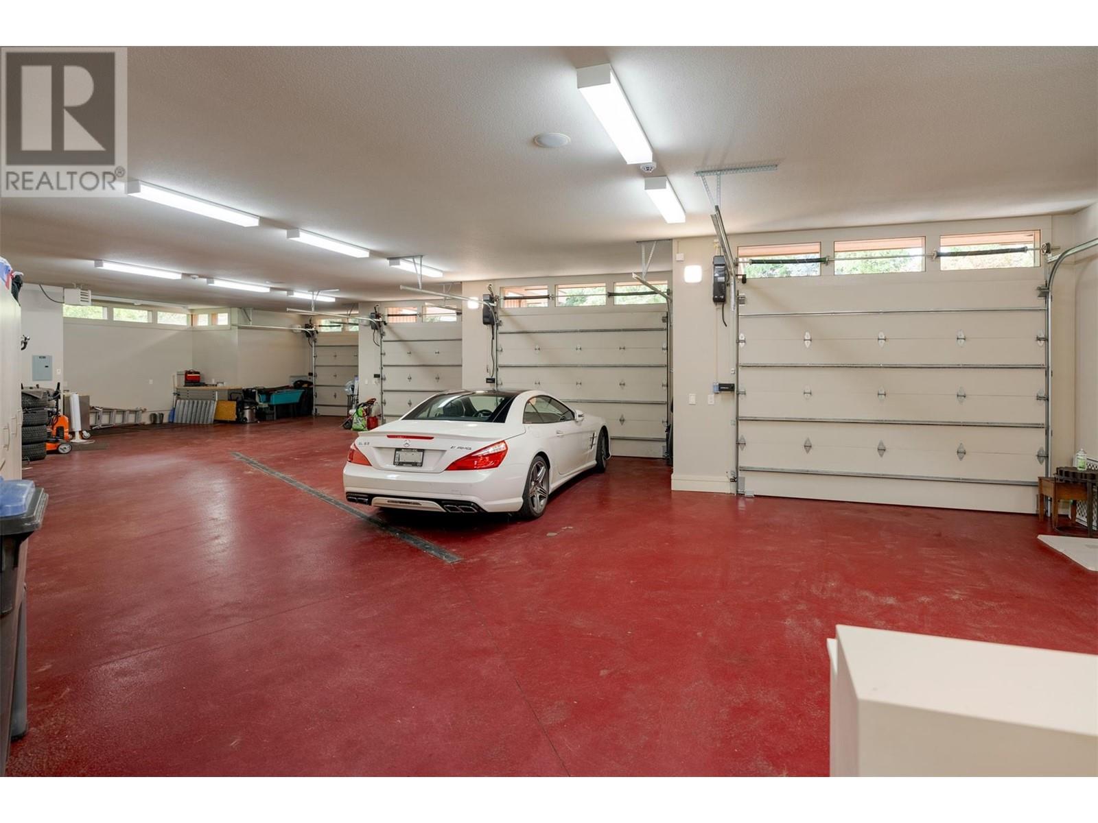  704 Barnaby Road, Kelowna