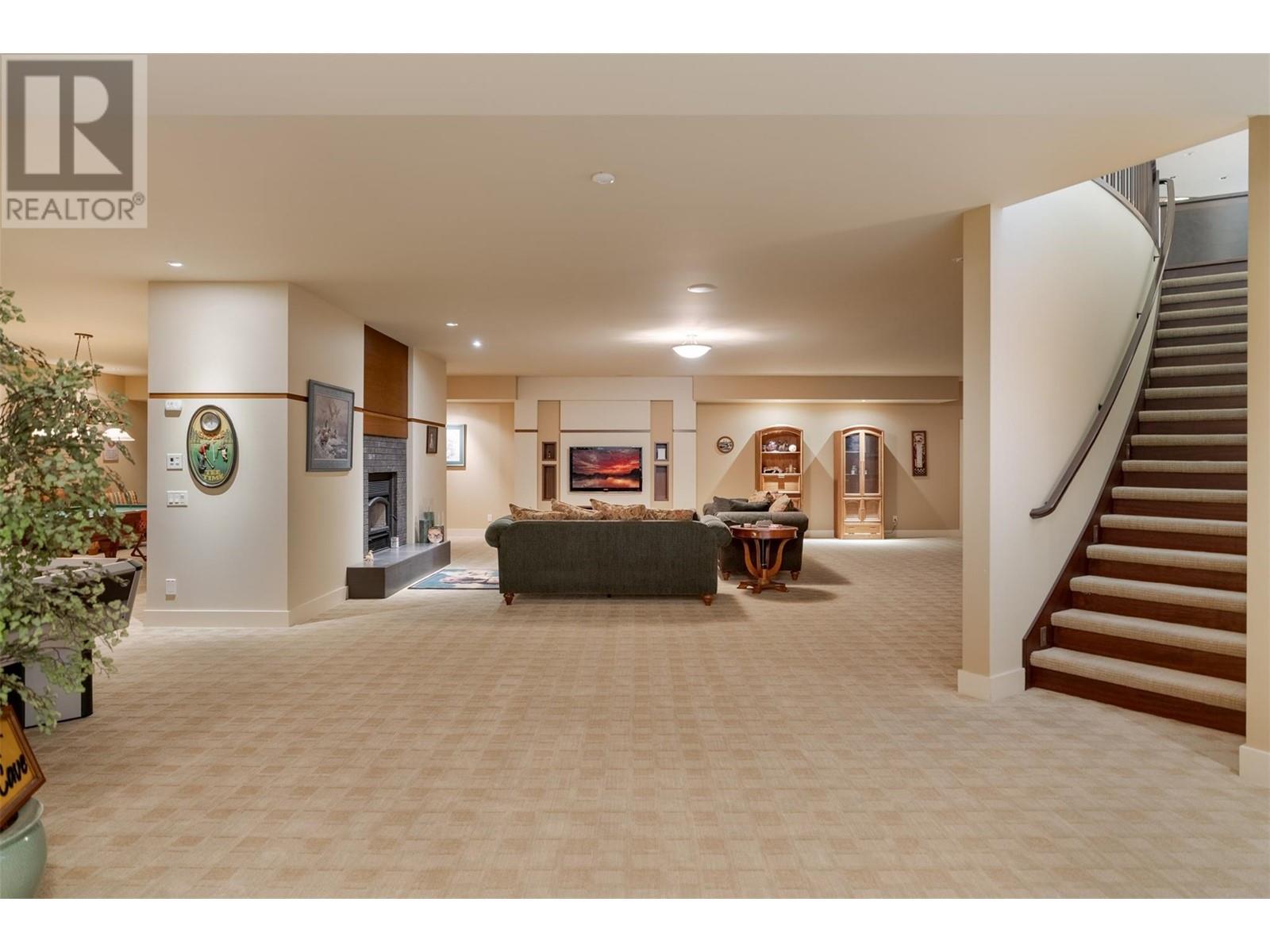  704 Barnaby Road, Kelowna