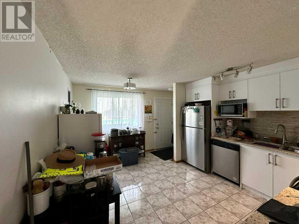 Single Family House Bi-level for Sale in  Macewan Drive NW MacEwan Glen Calgary 