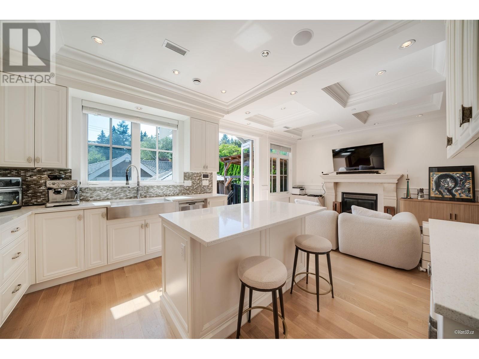 4474 W 15TH AVENUE, Vancouver