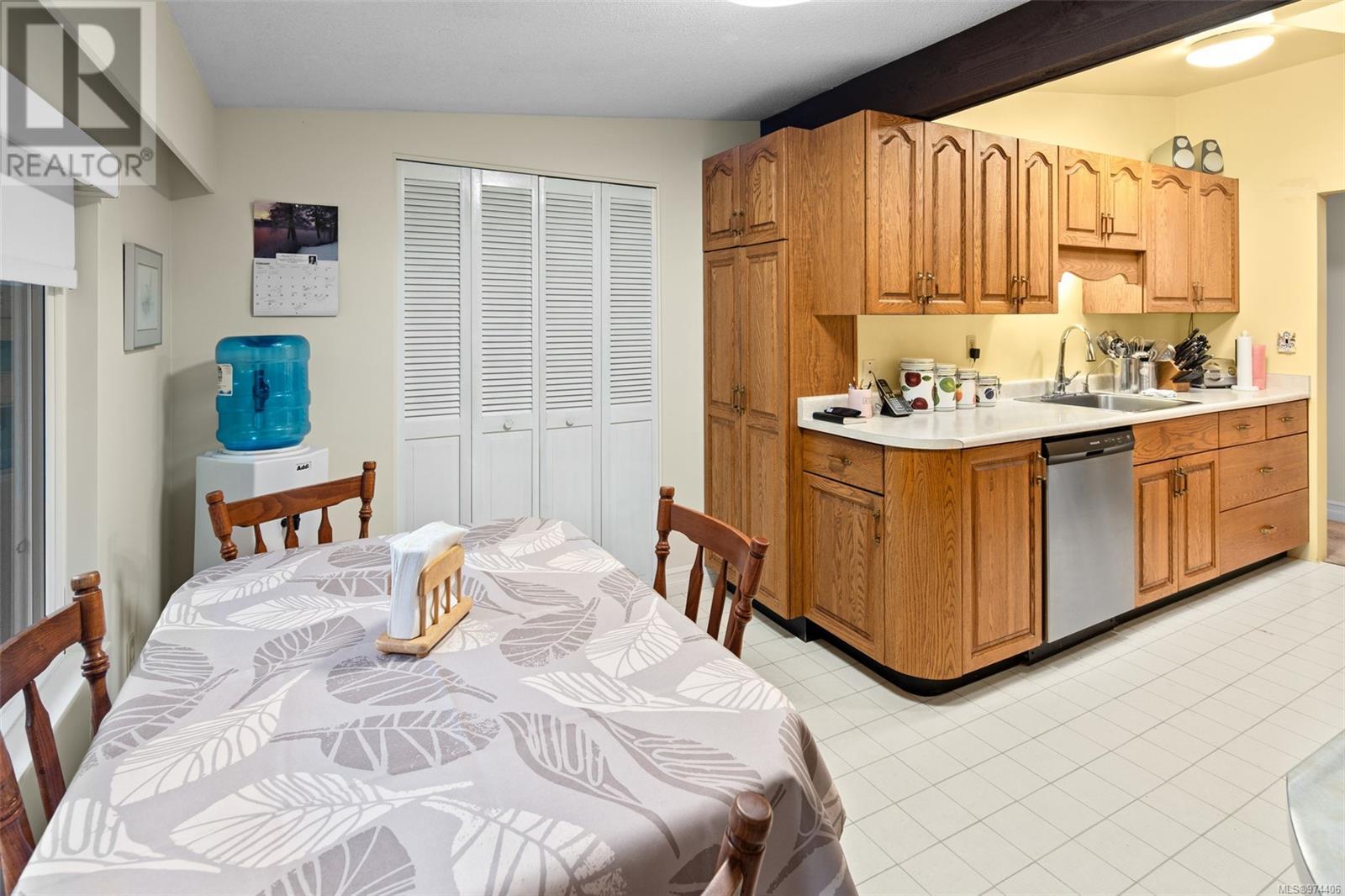 791 Gwendolynn Dr, Langford real estate listing 974406