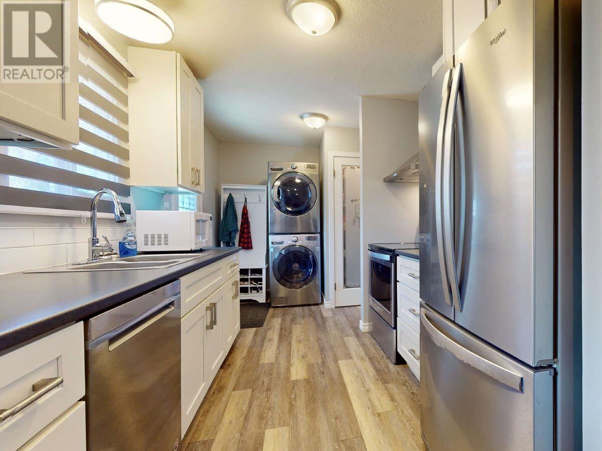 13608 Rumball Avenue, Summerland