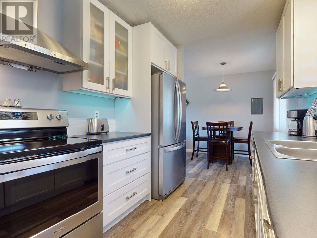 13608 Rumball Avenue, Summerland
