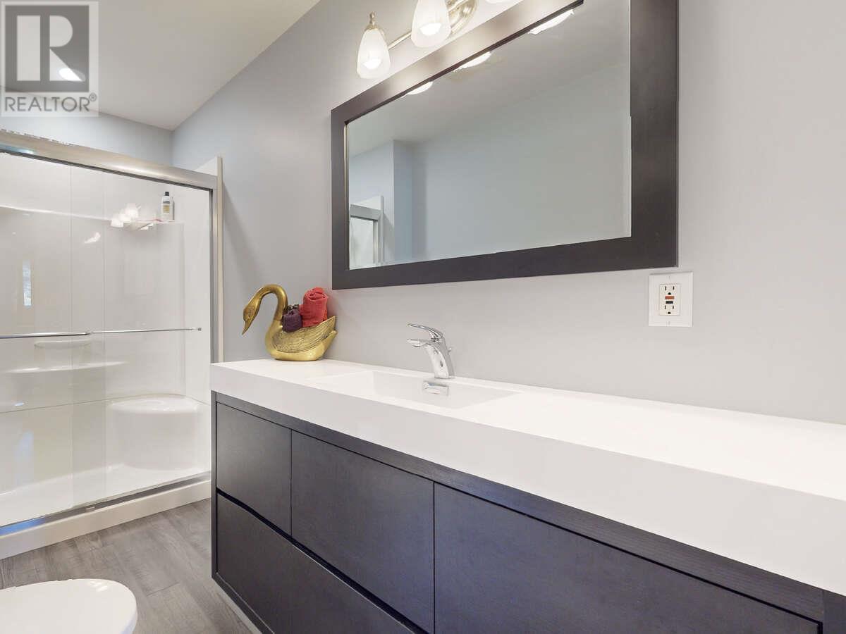 13608 Rumball Avenue, Summerland