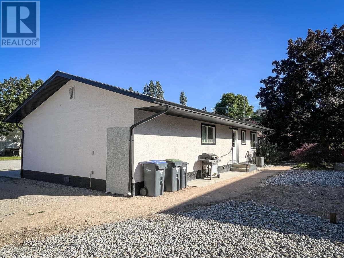 13608 Rumball Avenue, Summerland