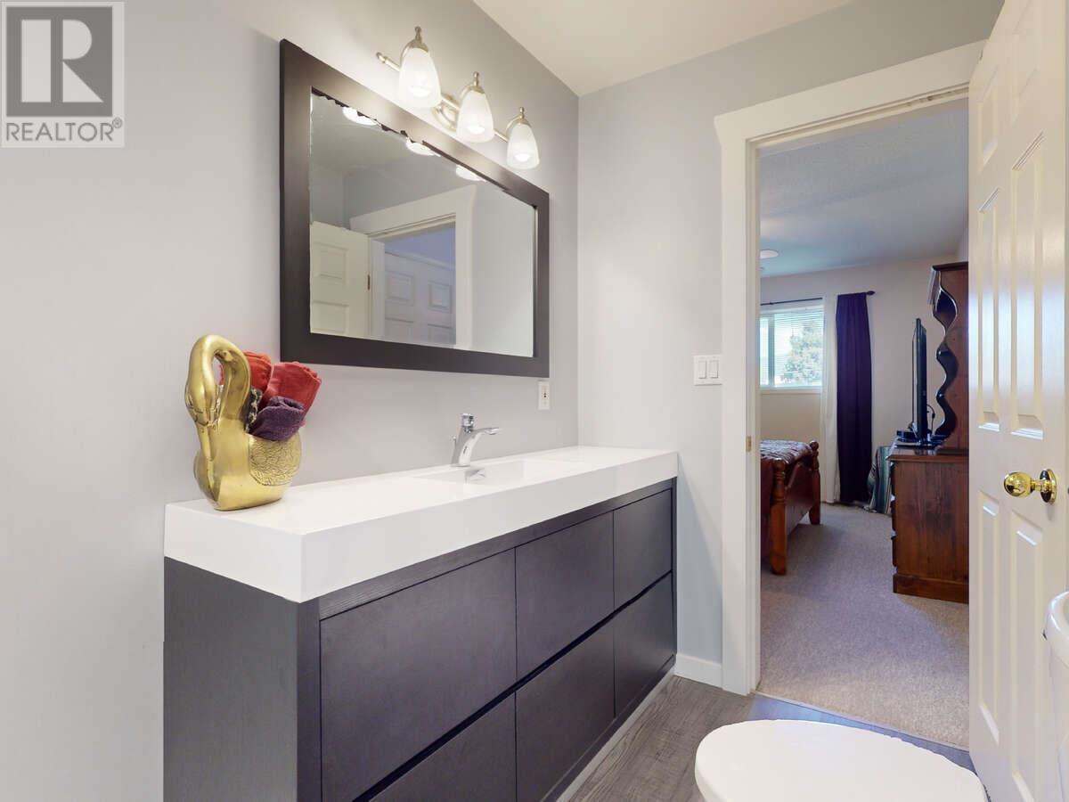 13608 Rumball Avenue, Summerland