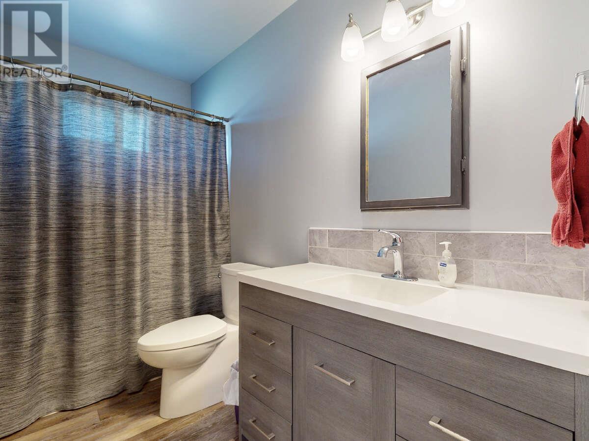 13608 Rumball Avenue, Summerland