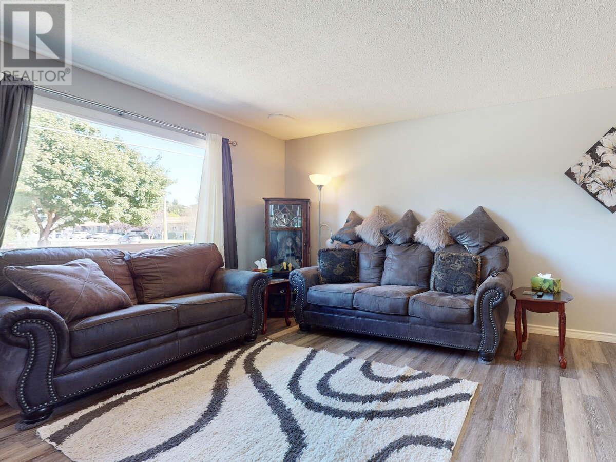 13608 Rumball Avenue, Summerland