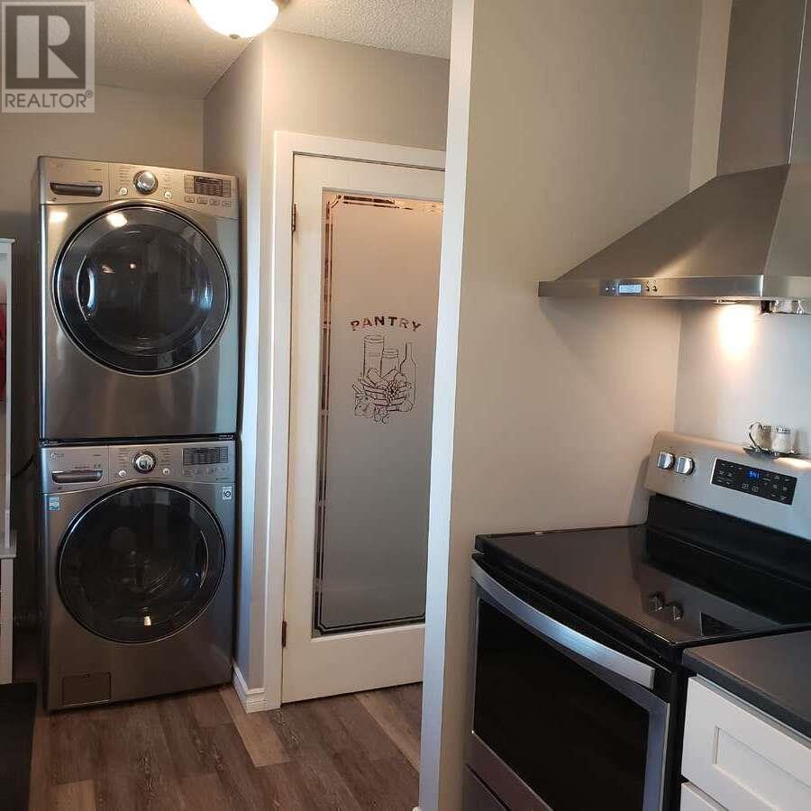 13608 Rumball Avenue, Summerland