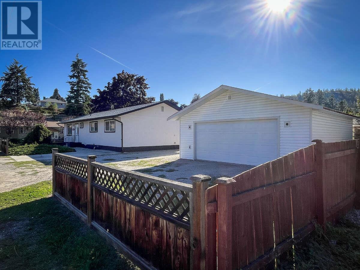 13608 Rumball Avenue, Summerland