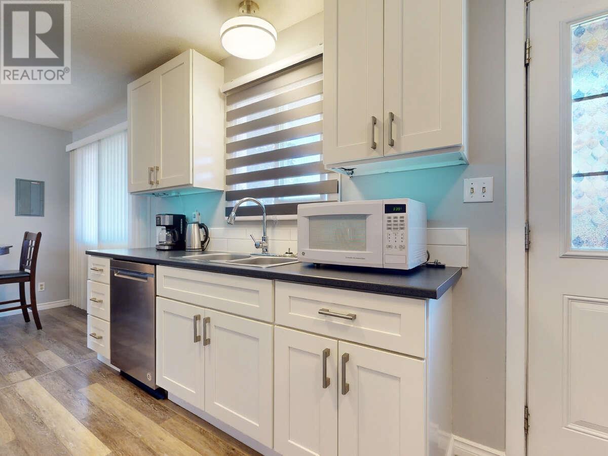 13608 Rumball Avenue, Summerland