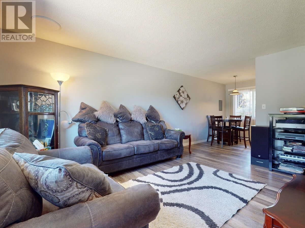 13608 Rumball Avenue, Summerland