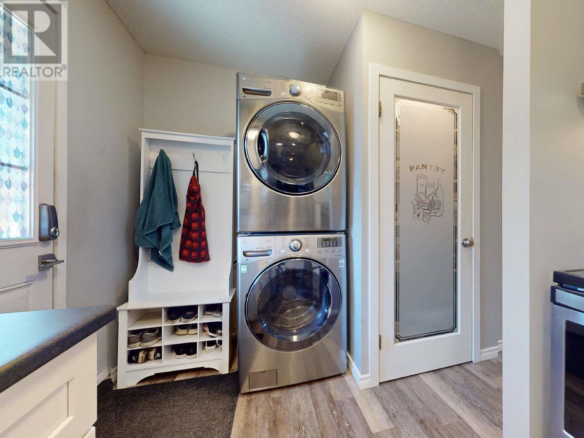 13608 Rumball Avenue, Summerland