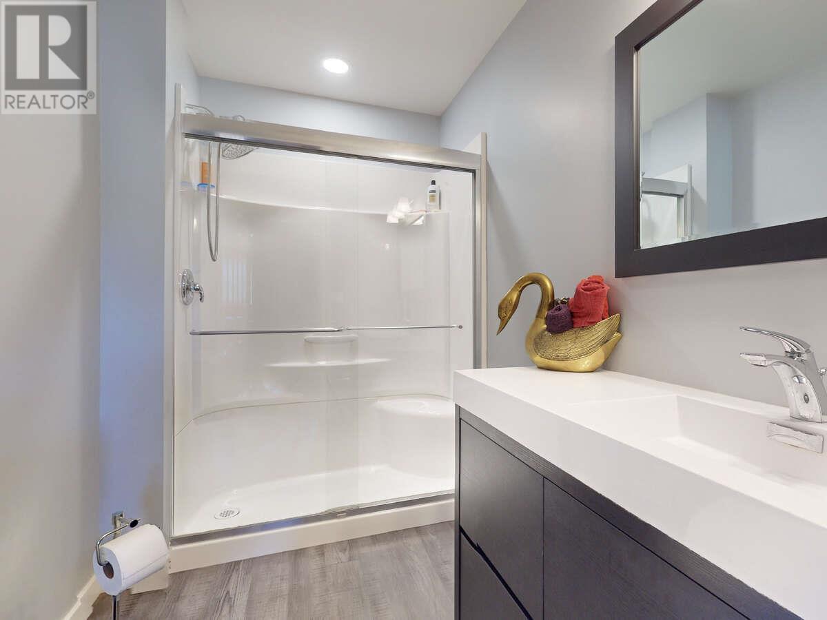 13608 Rumball Avenue, Summerland