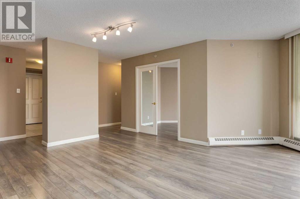 Single Family House High rise for Sale in    Avenue SW Eau Claire Calgary 