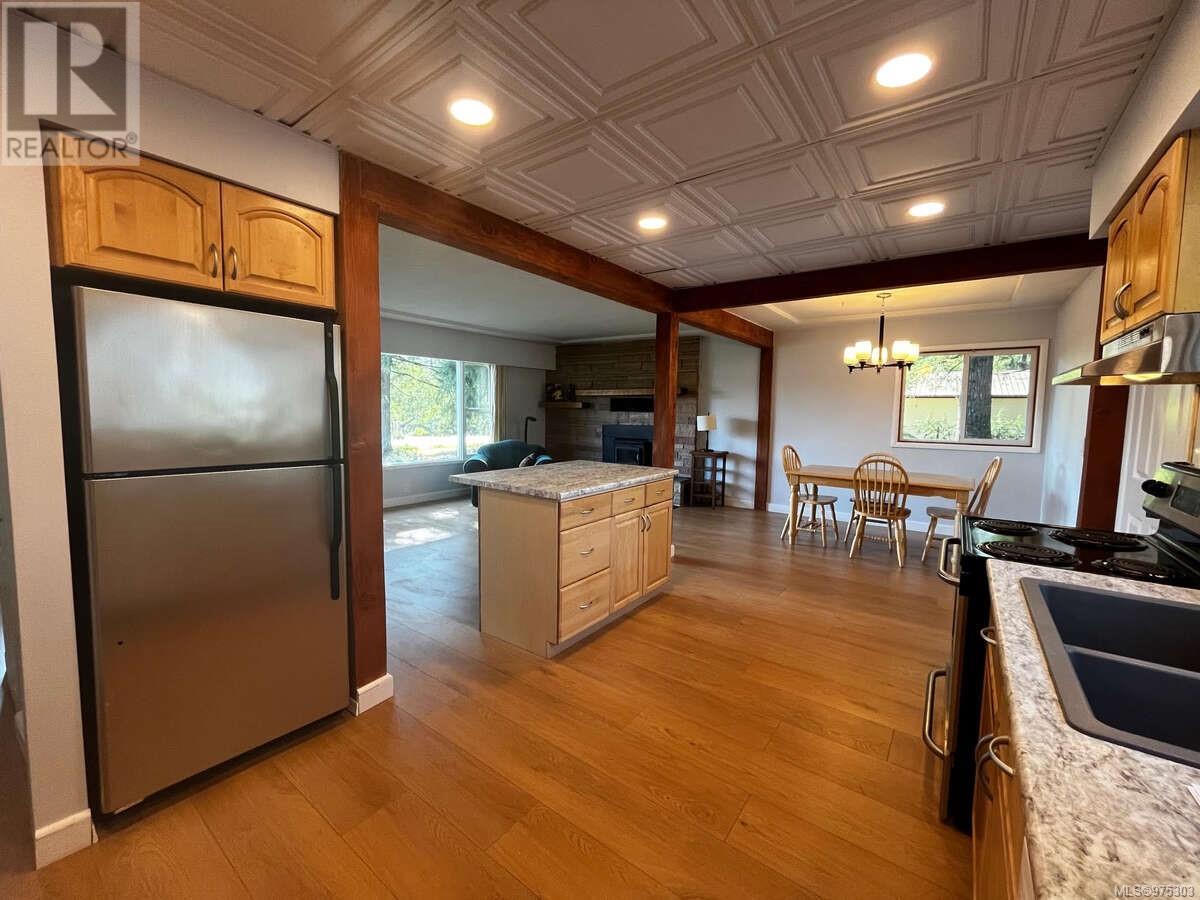 7997 Island Hwy N, Black Creek