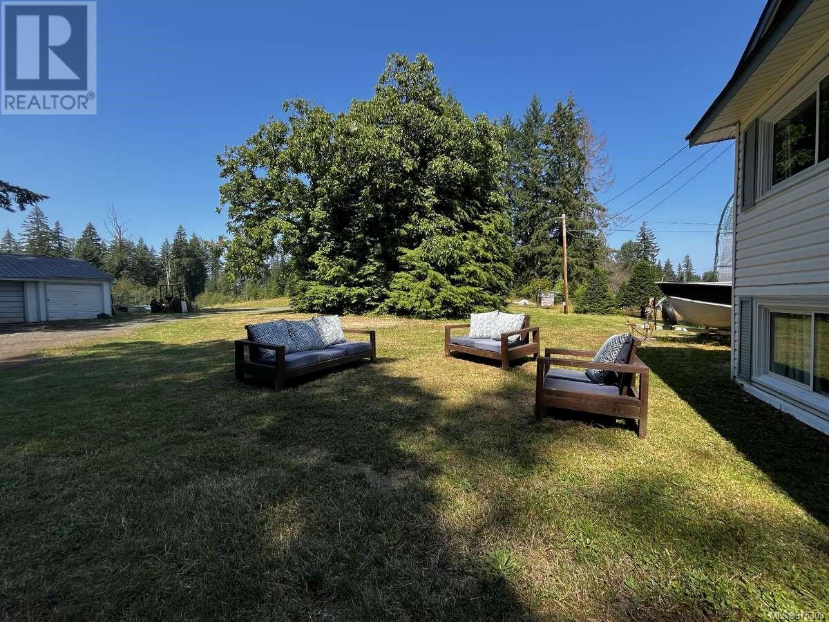7997 Island Hwy N, Black Creek