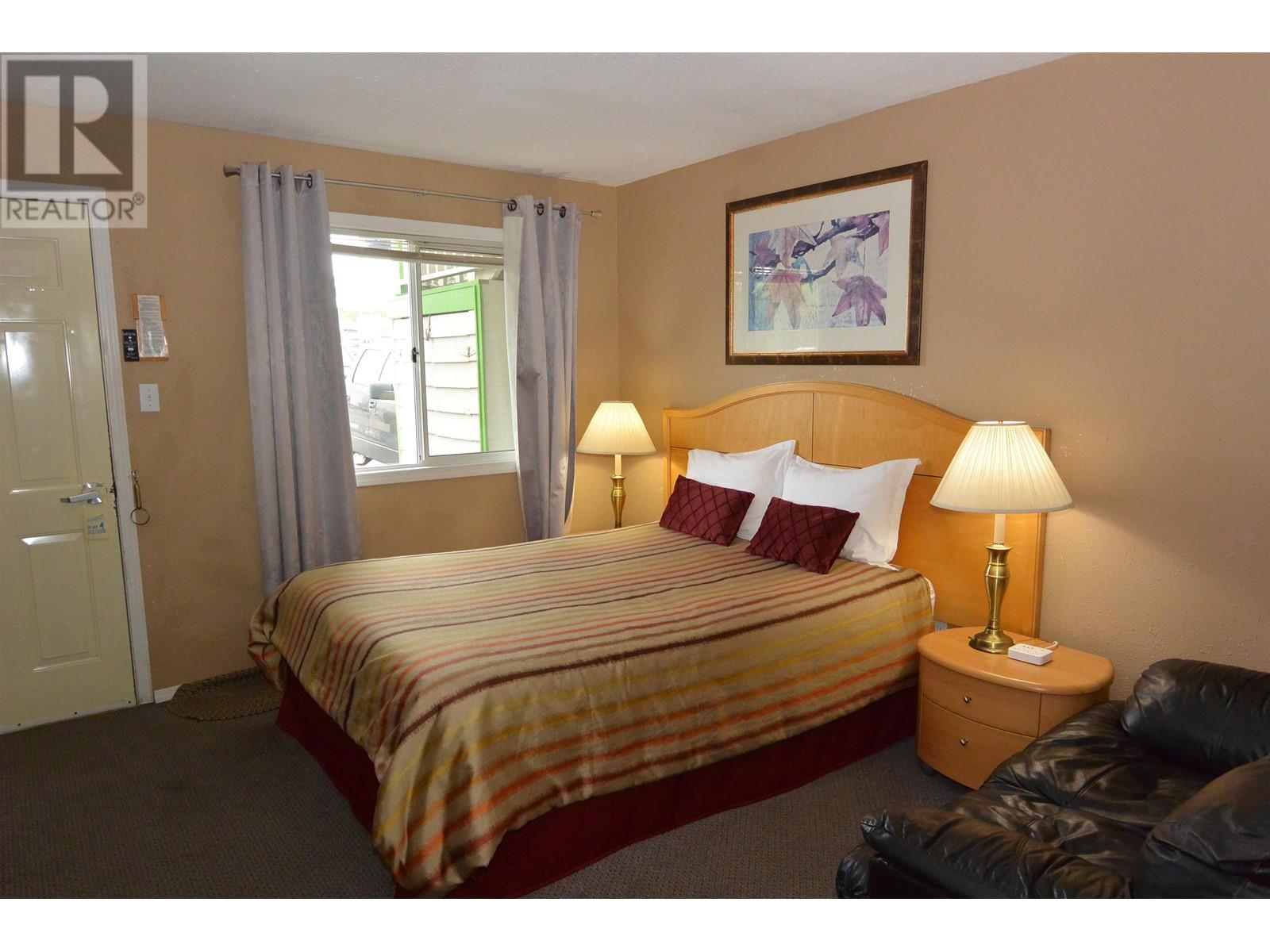 4444 10TH Avenue, New Hazelton