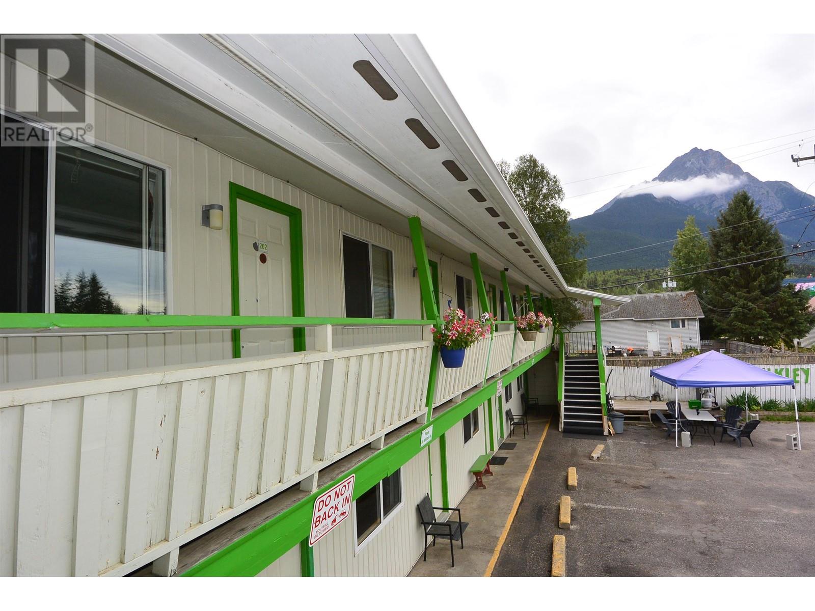 4444 10TH Avenue, New Hazelton