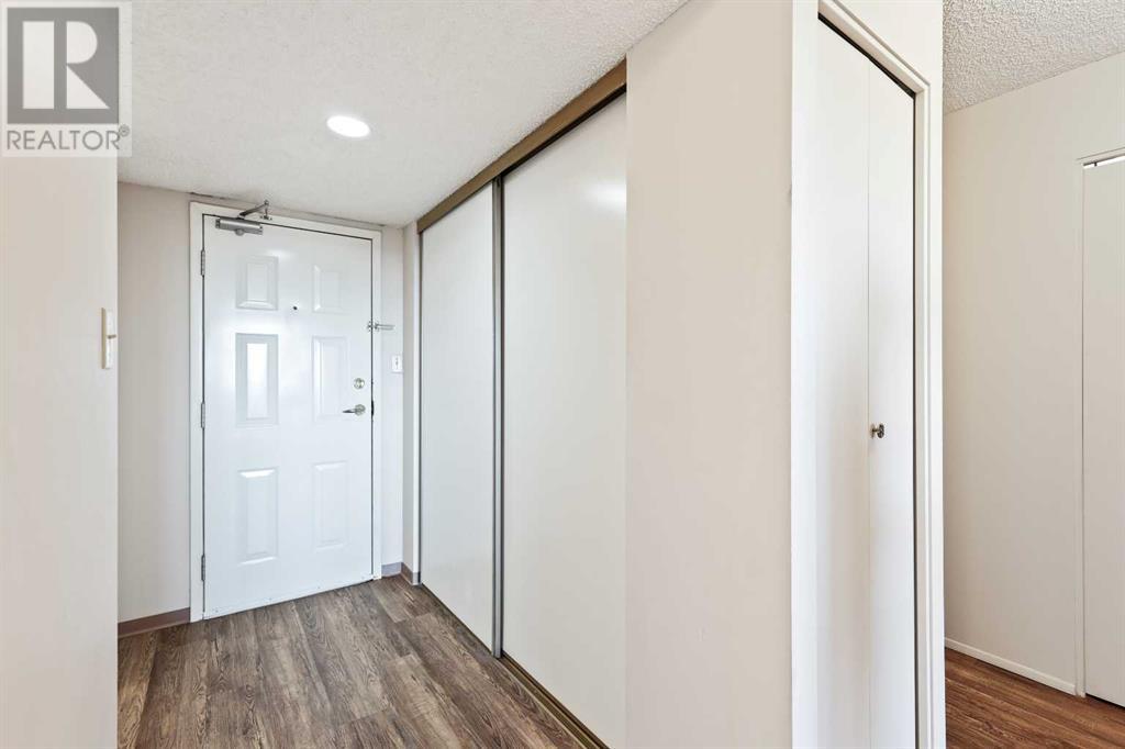 Single Family House High rise for Sale in   Horton Road SW Haysboro Calgary 