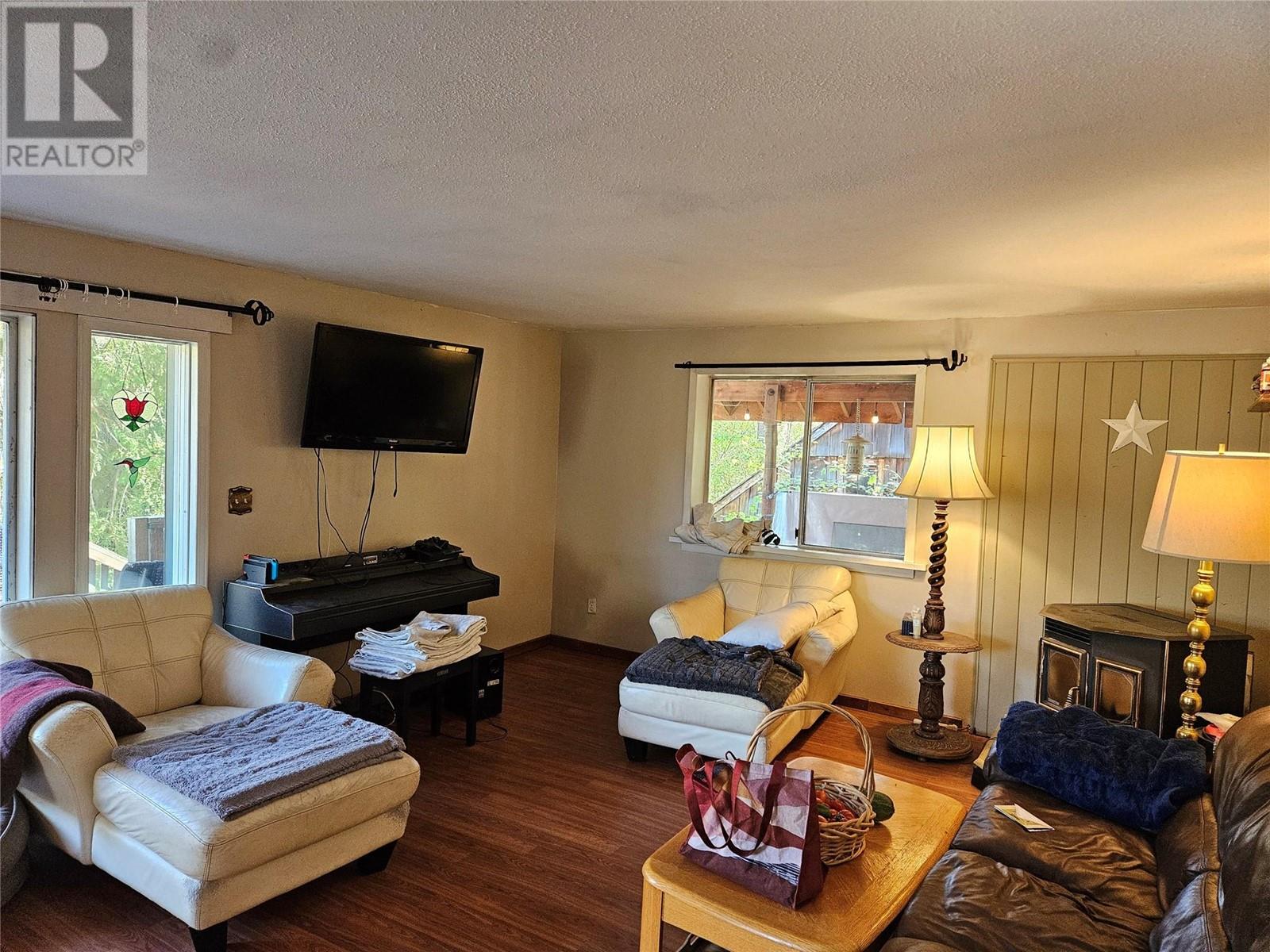 2920 Highway 3, Hedley