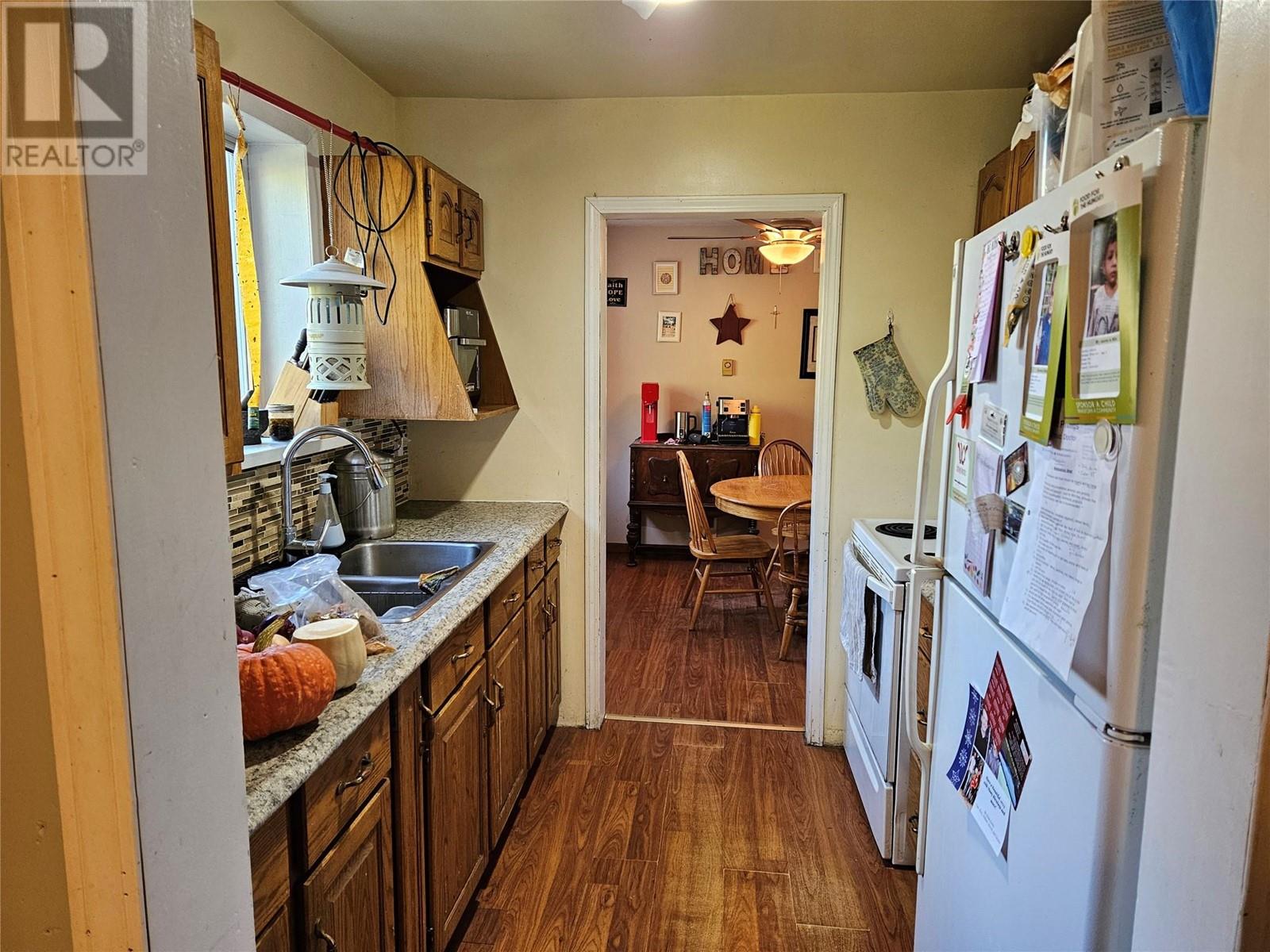 2920 Highway 3, Hedley