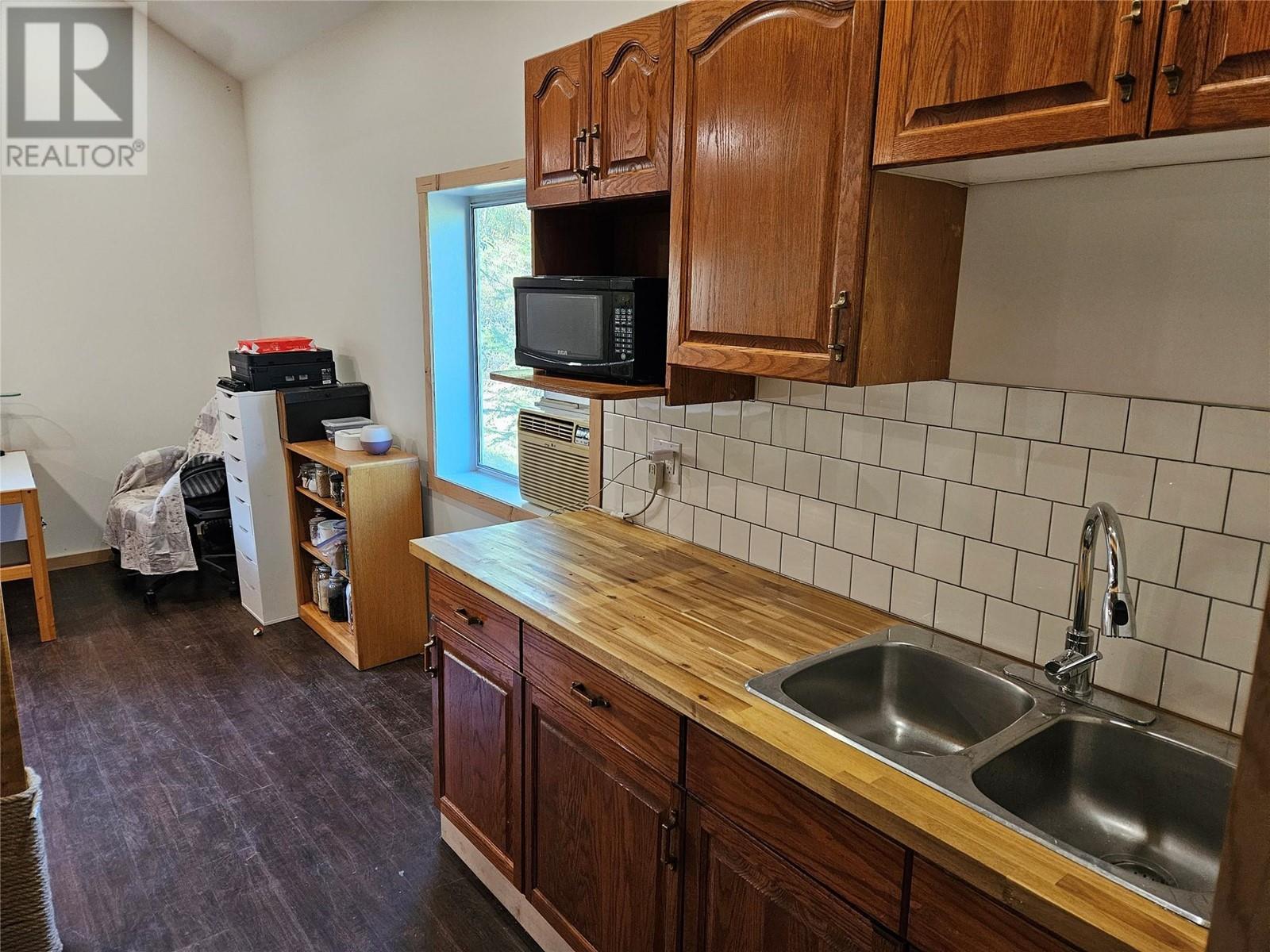 2920 Highway 3, Hedley