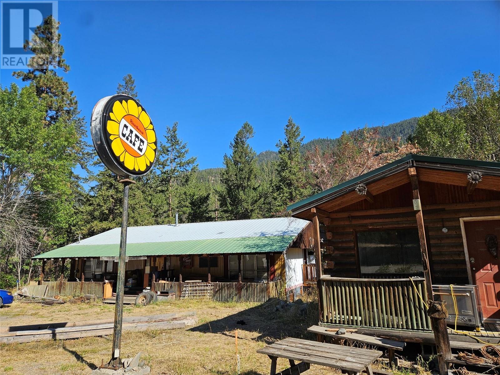 2920 Highway 3, Hedley
