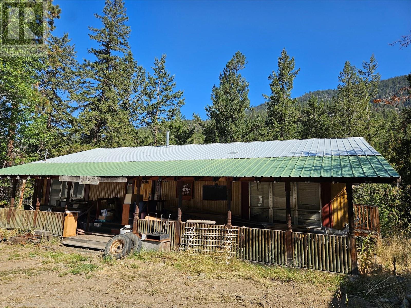2920 Highway 3, Hedley