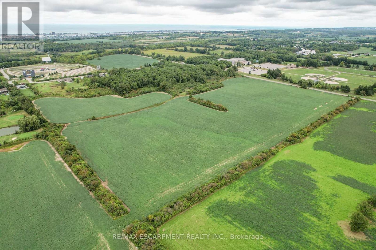 Photo 4 of 66 Green Mountain Road E, Hamilton ON