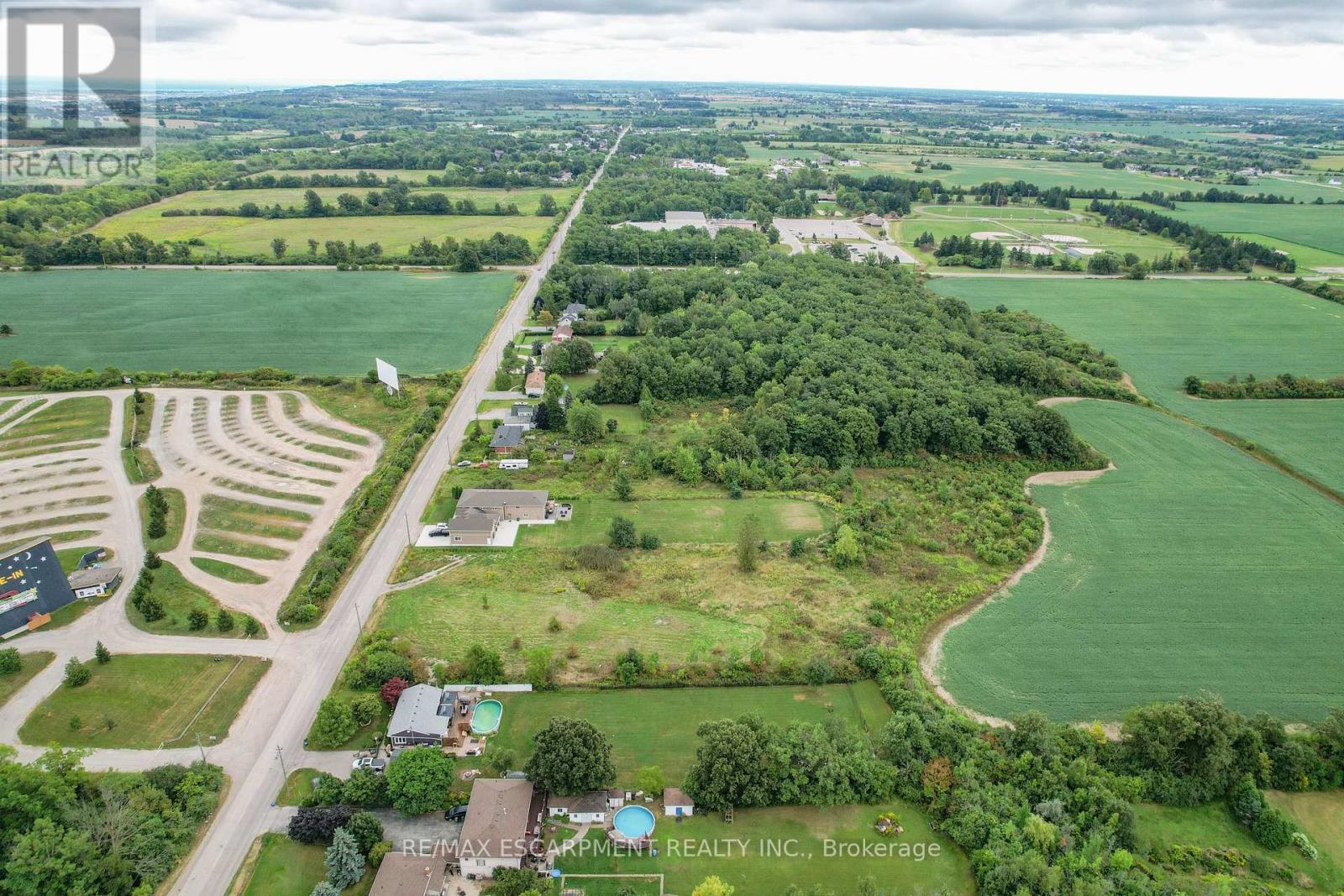 Photo 6 of 66 Green Mountain Road E, Hamilton ON