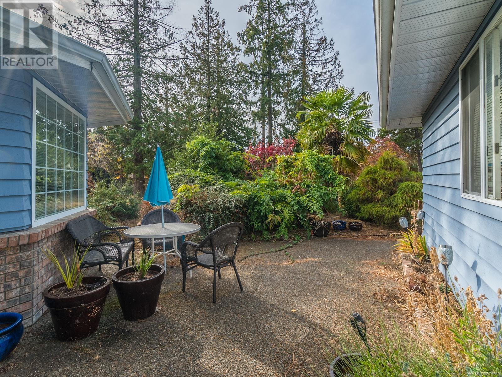 563 Island Hwy W, Parksville real estate listing 975863