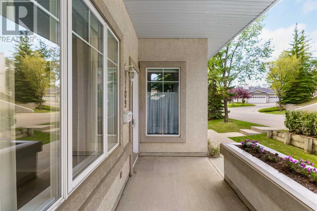 Single Family House Bungalow for Sale in  Edgeridge Terrace NW Edgemont Calgary 