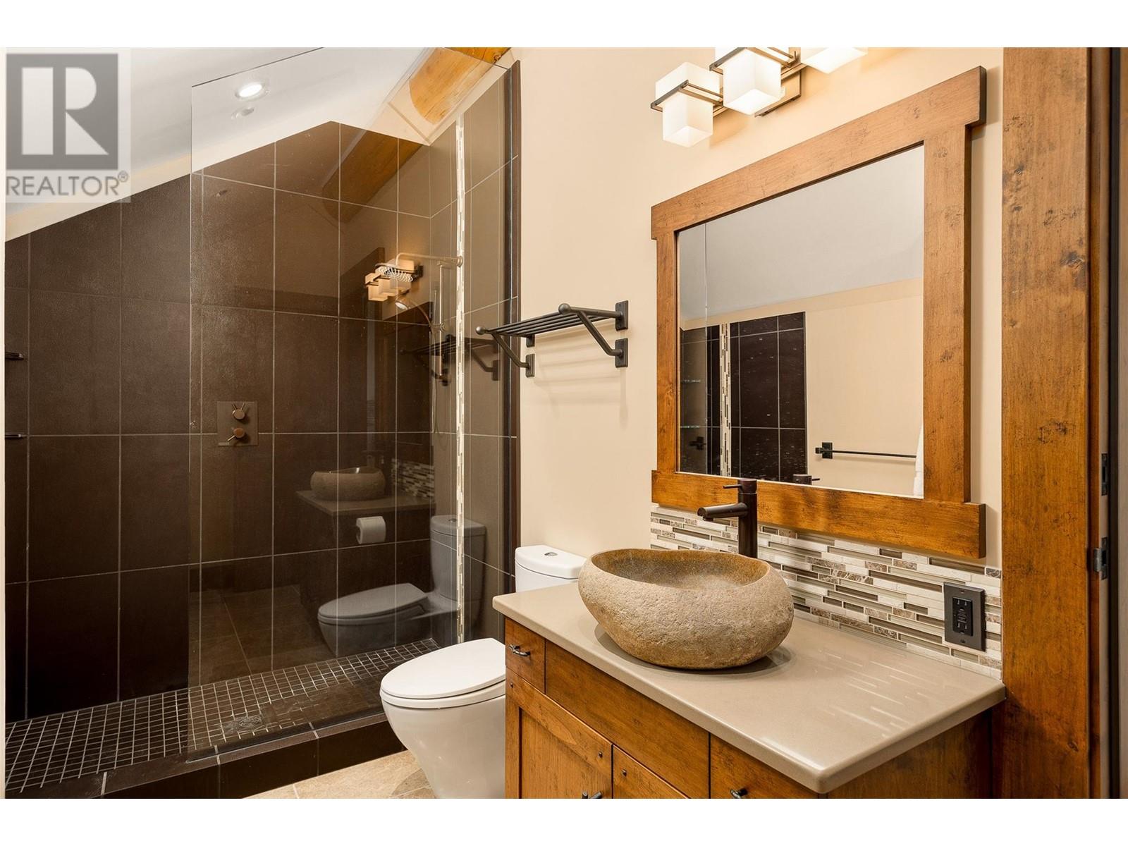  585 Beaver Creek Road, Beaverdell