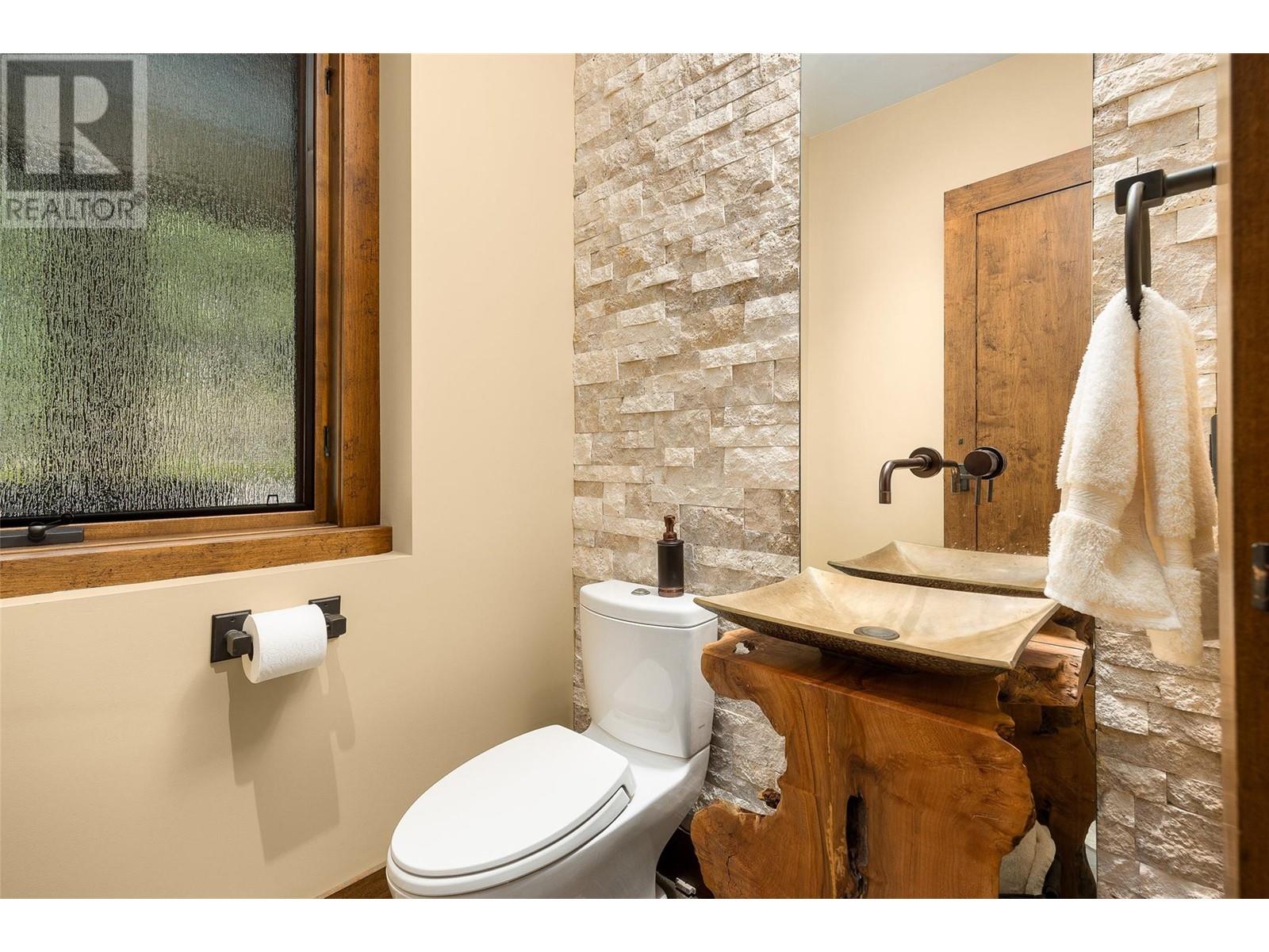  585 Beaver Creek Road, Beaverdell