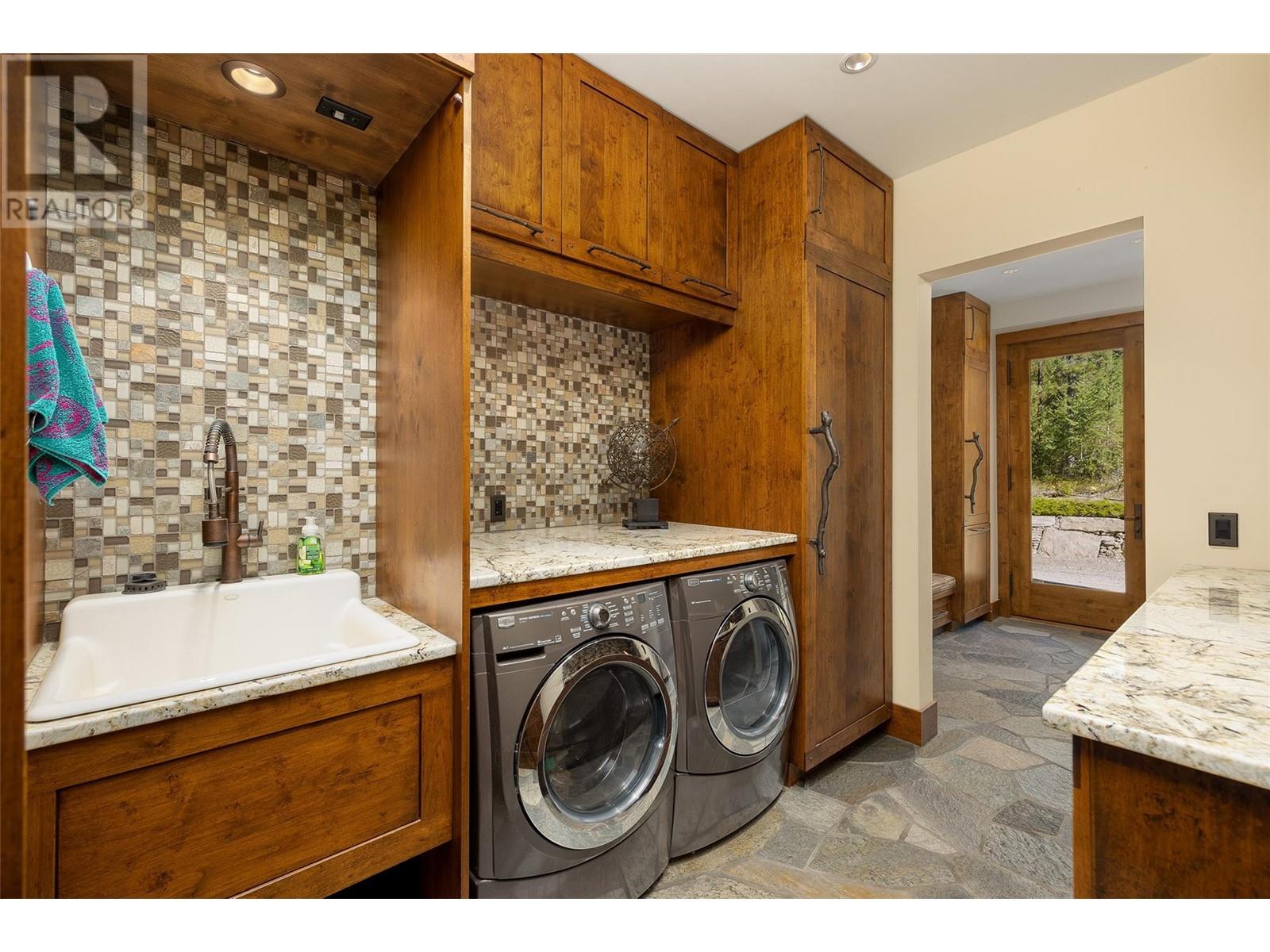  585 Beaver Creek Road, Beaverdell