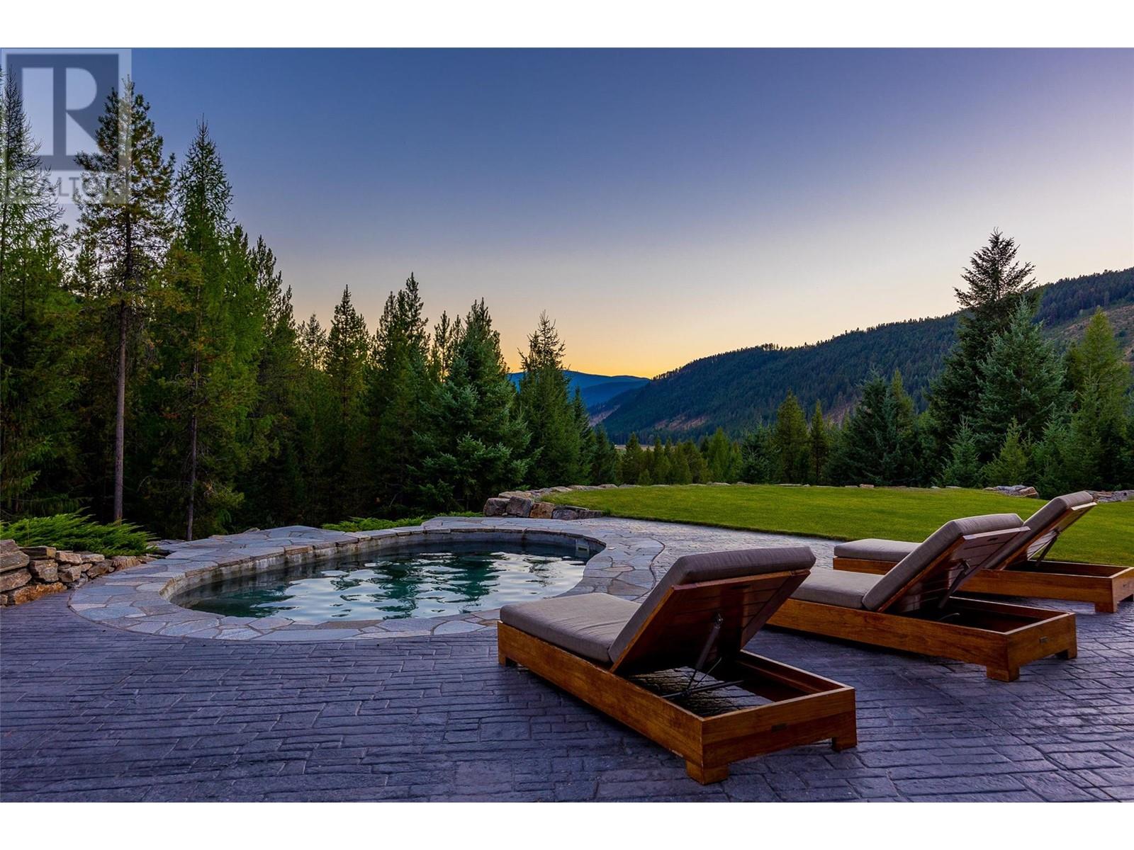  585 Beaver Creek Road, Beaverdell