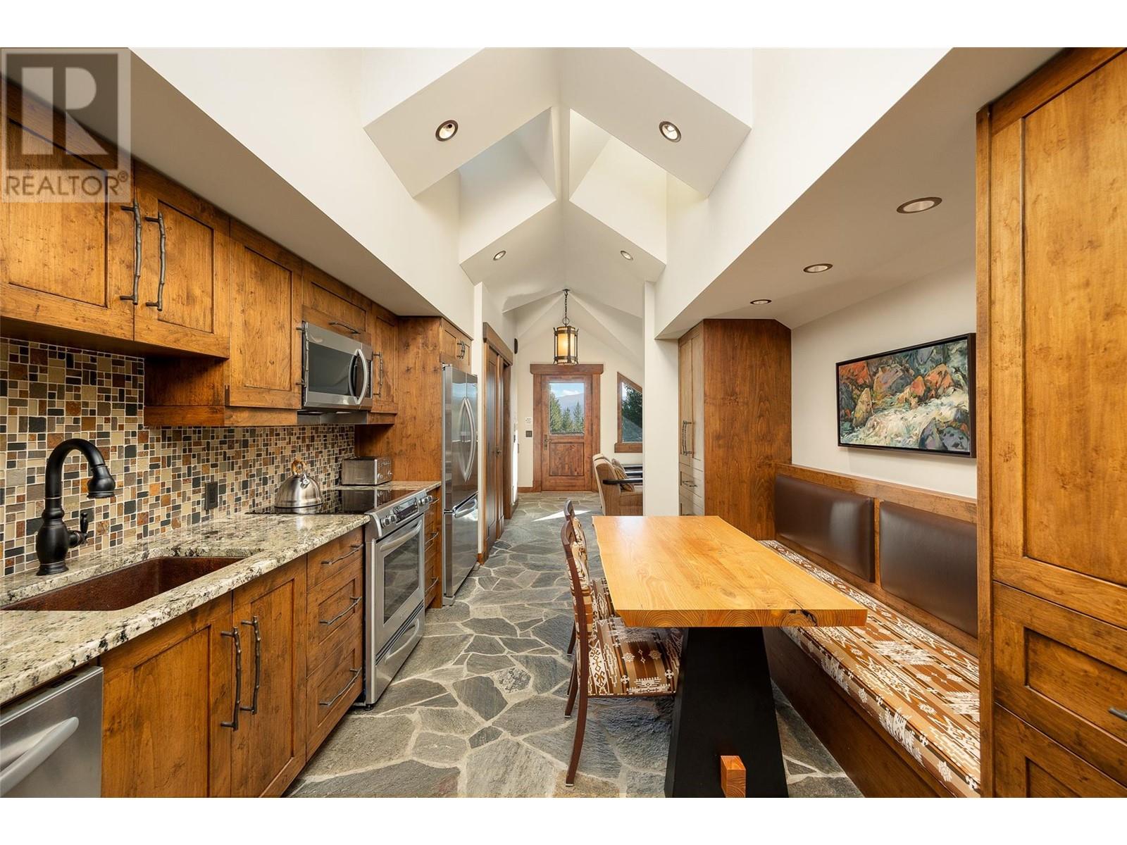  585 Beaver Creek Road, Beaverdell