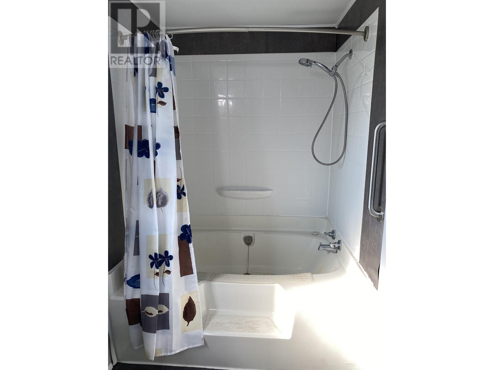 Photo 18 of 6686 N 97 Highway, Fort St John BC