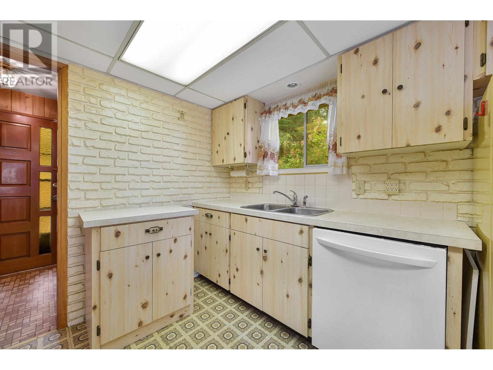 223 MARINERS WAY, Mayne Island