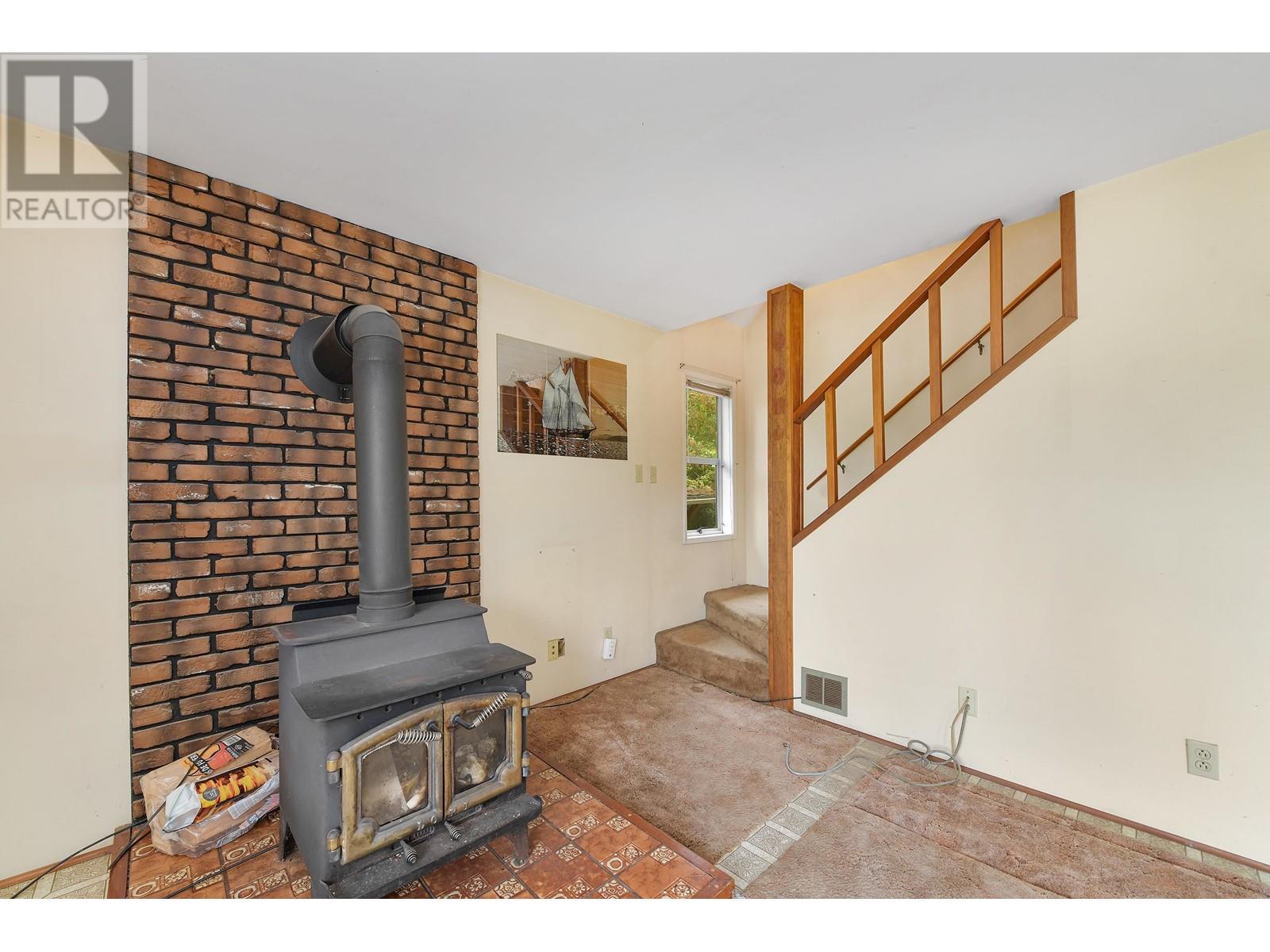 223 MARINERS WAY, Mayne Island