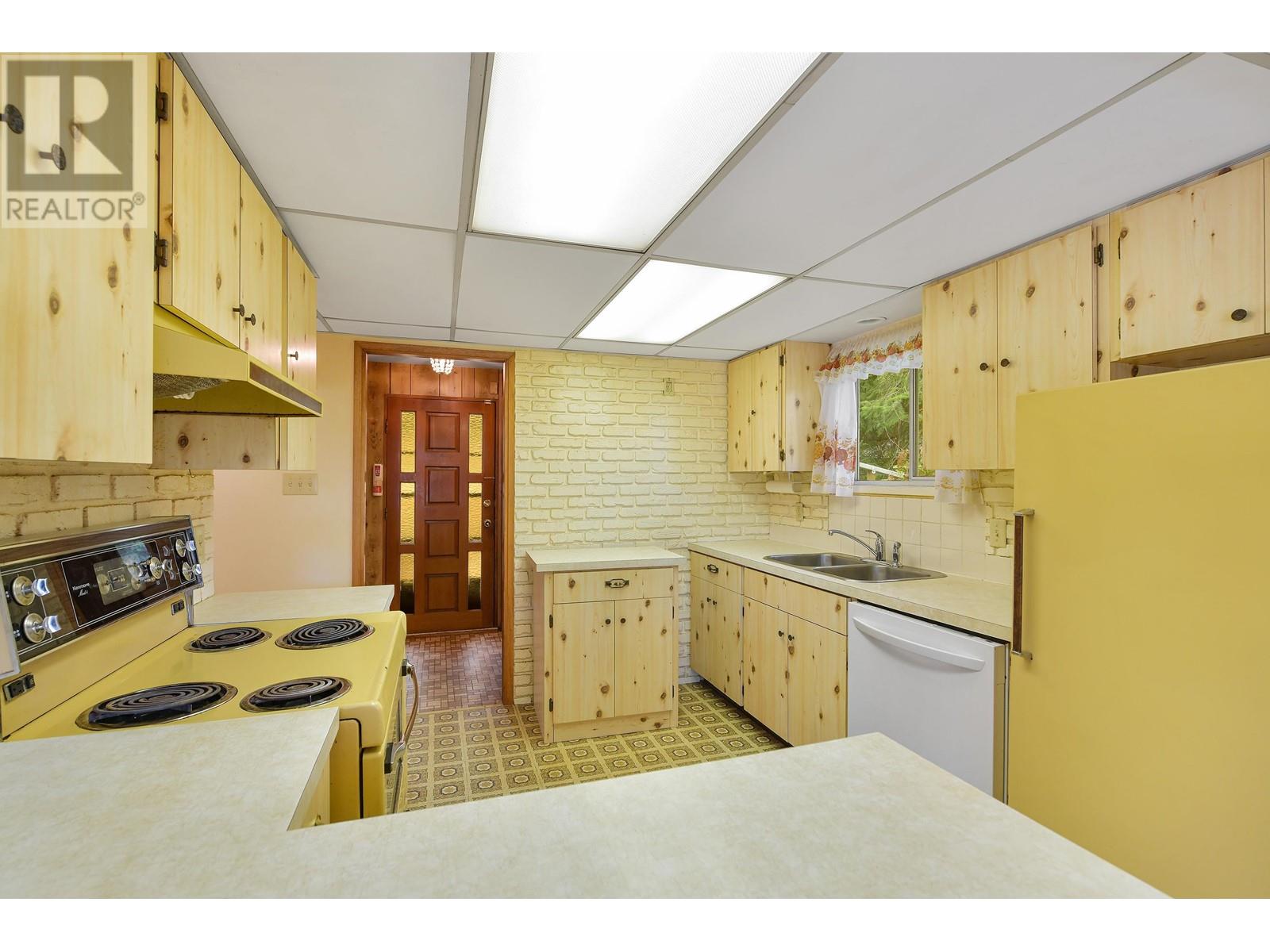 223 MARINERS WAY, Mayne Island