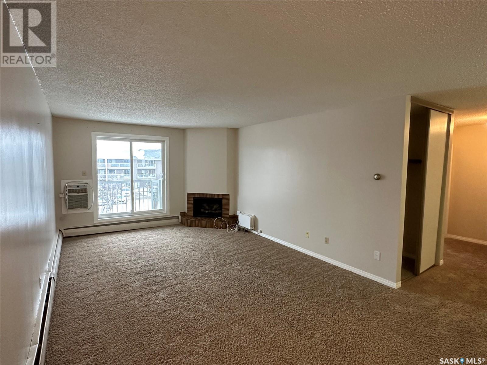 Photo 2 of 301 1832 Eaglesham Avenue, Weyburn SK