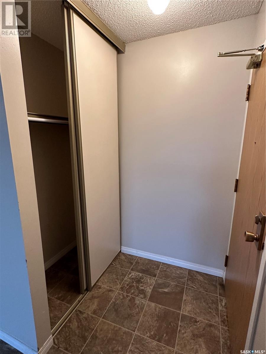 Photo 4 of 301 1832 Eaglesham Avenue, Weyburn SK