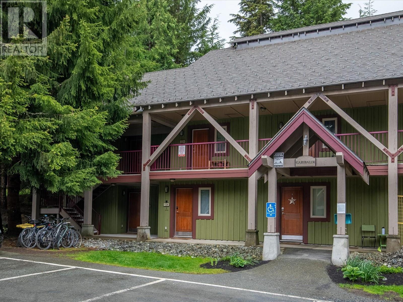 125 3070 Hillcrest Drive, Whistler