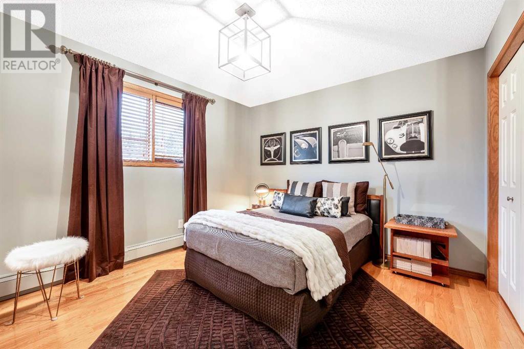 Single Family House for Sale in  Woodhaven Bay SW Woodbine Calgary 